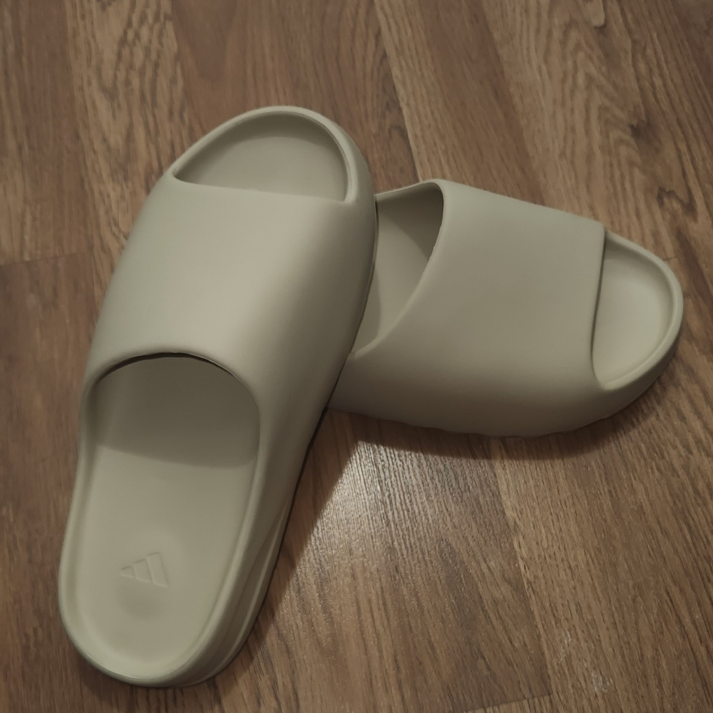 Yezzy Slides Bone Color REPS - Picture 4 of 4